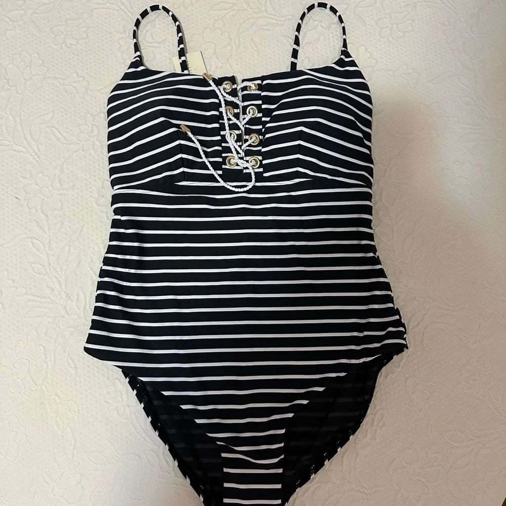 Sea Level Swim. Sealevelcharmarel Lace-Up. Size 8. Black and White - Picture 5 of 13